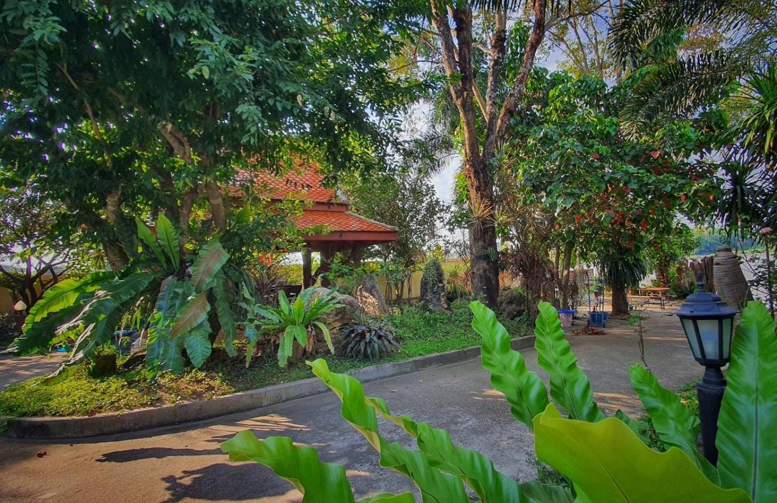 Ruen Thai Ban Rim Nam Kamphaeng Phet Exterior foto